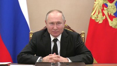 Путин поздравил граждан России с Днем защитника Отечества